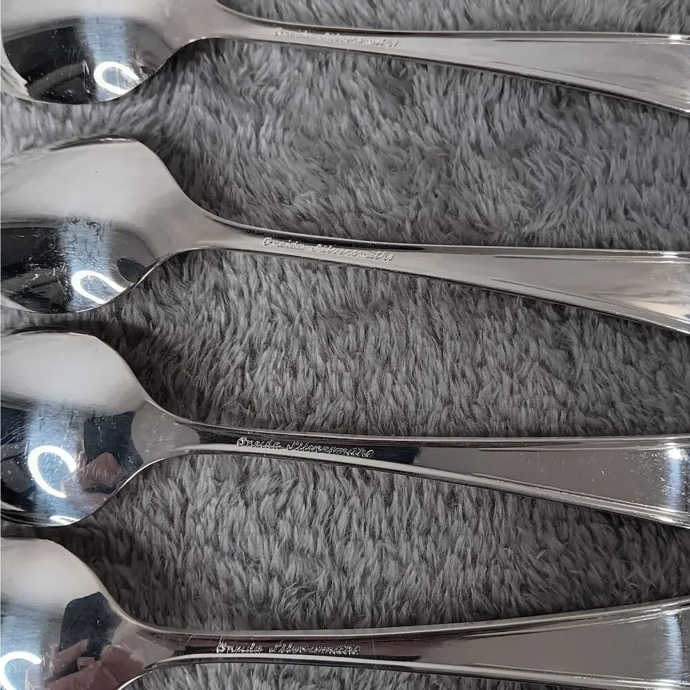 Set of 8 Oneida Silversmiths Silver Plate Clairhill-Fairhill Teaspoons